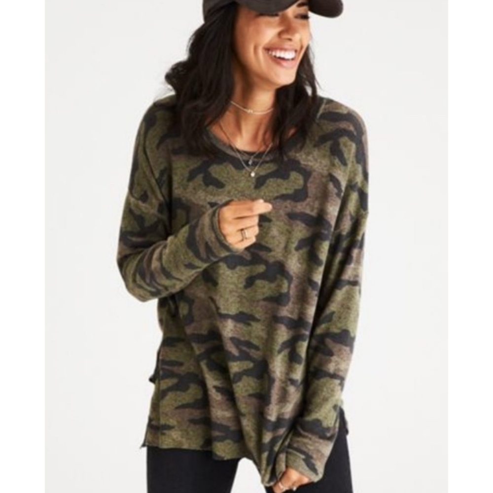 American Eagle Outfitters Soft & Sexy Plush Camo Top Green Size S